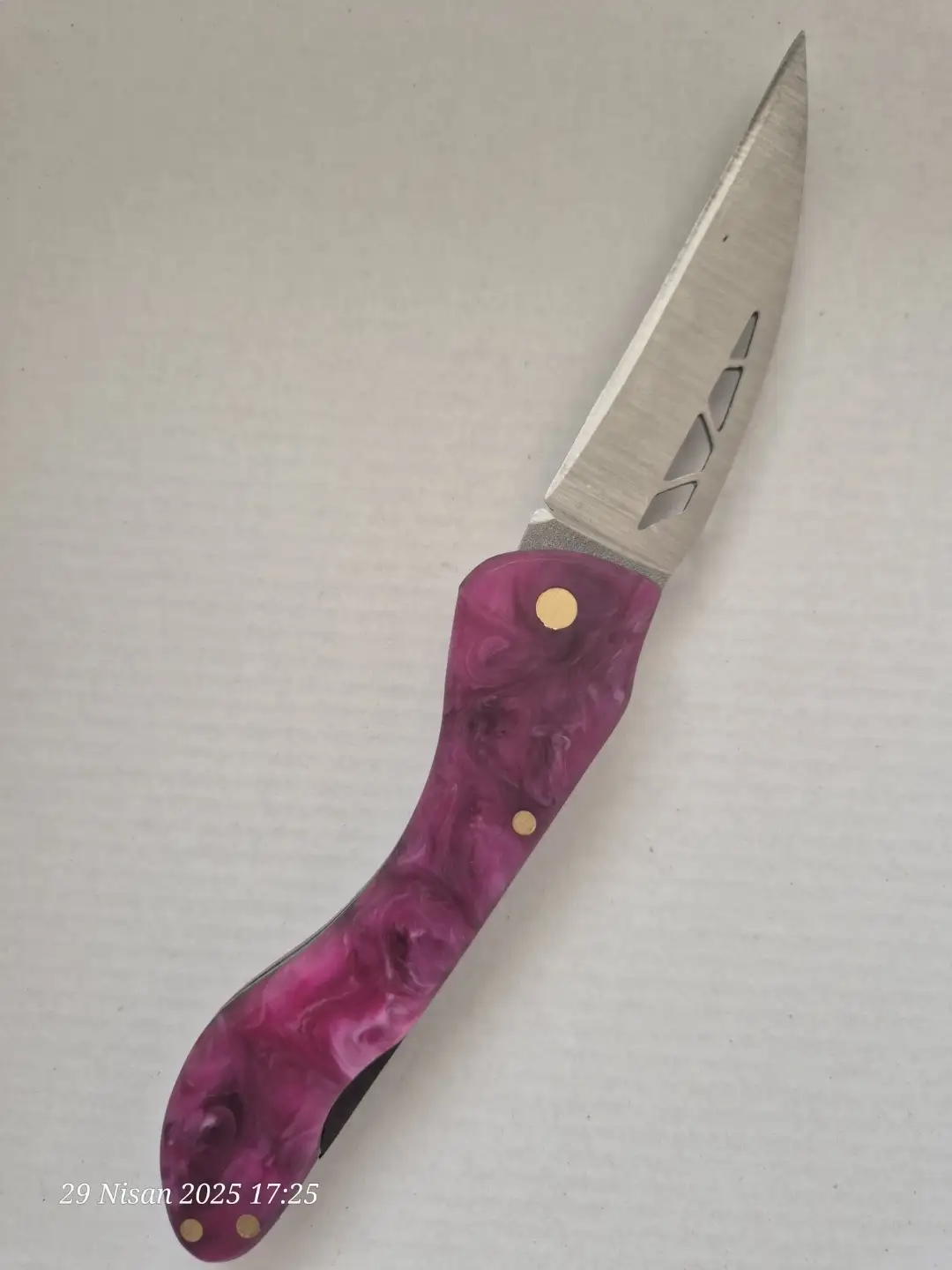 Celestial Çakı – Gökyüzünün Işığı