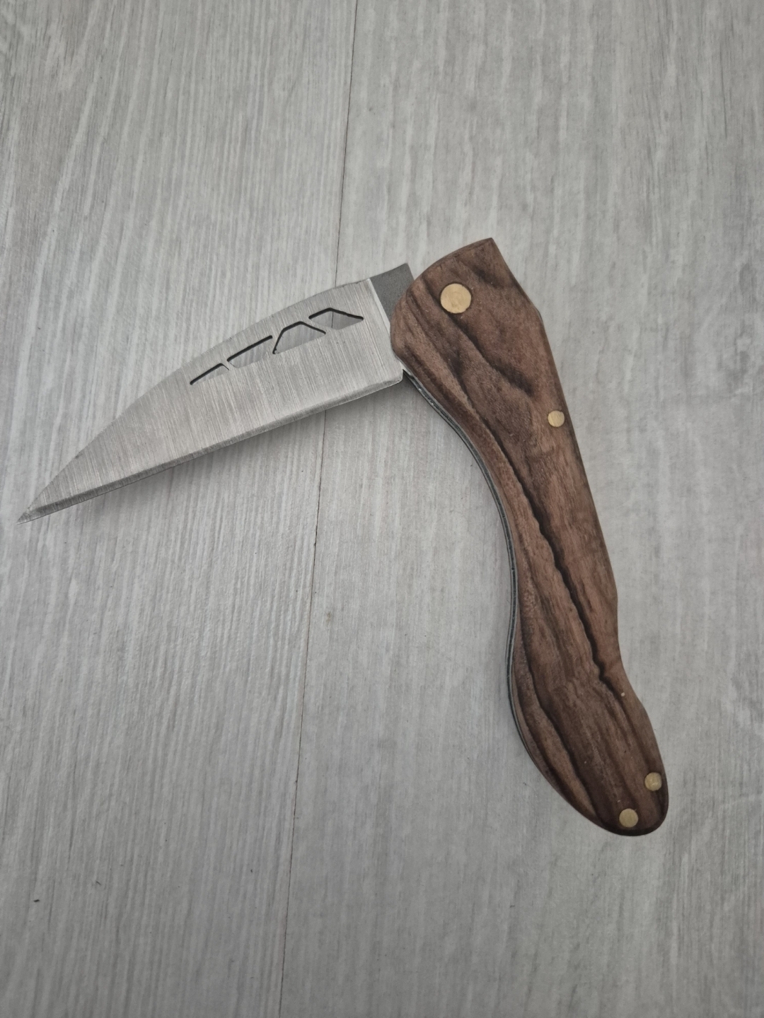 Ahşap kabzalı n690